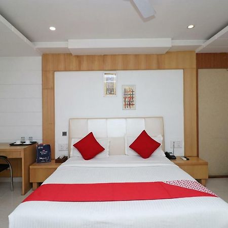 Oyo 5843 Hotel Yash Inn Mirzāpur エクステリア 写真