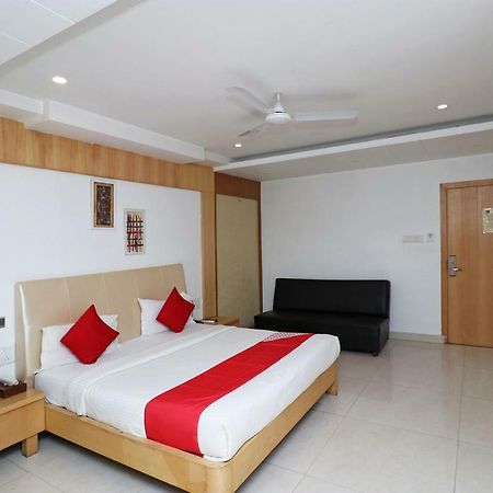 Oyo 5843 Hotel Yash Inn Mirzāpur エクステリア 写真