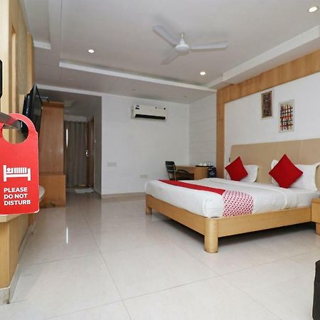 Oyo 5843 Hotel Yash Inn Mirzāpur エクステリア 写真
