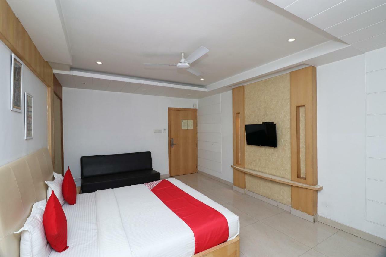 Oyo 5843 Hotel Yash Inn Mirzāpur エクステリア 写真