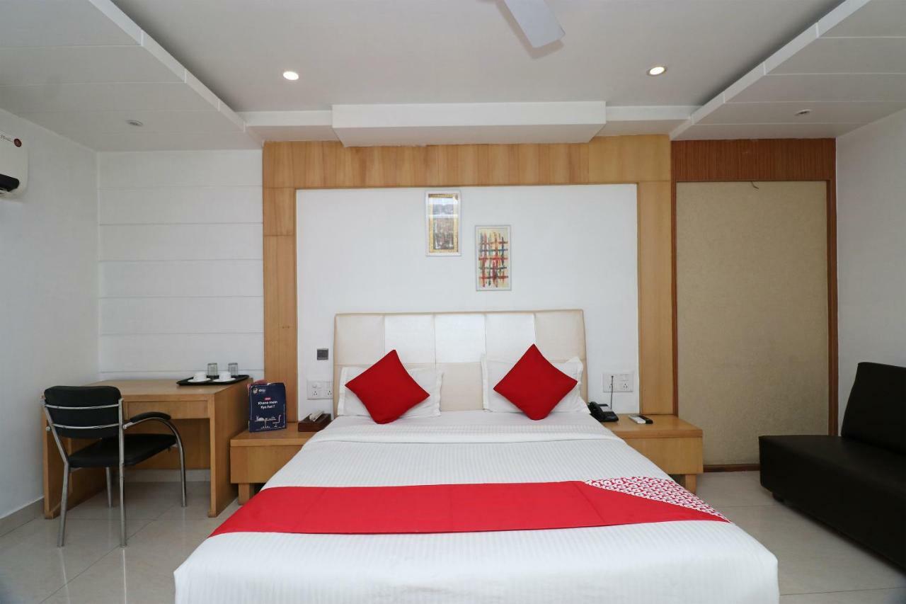 Oyo 5843 Hotel Yash Inn Mirzāpur エクステリア 写真
