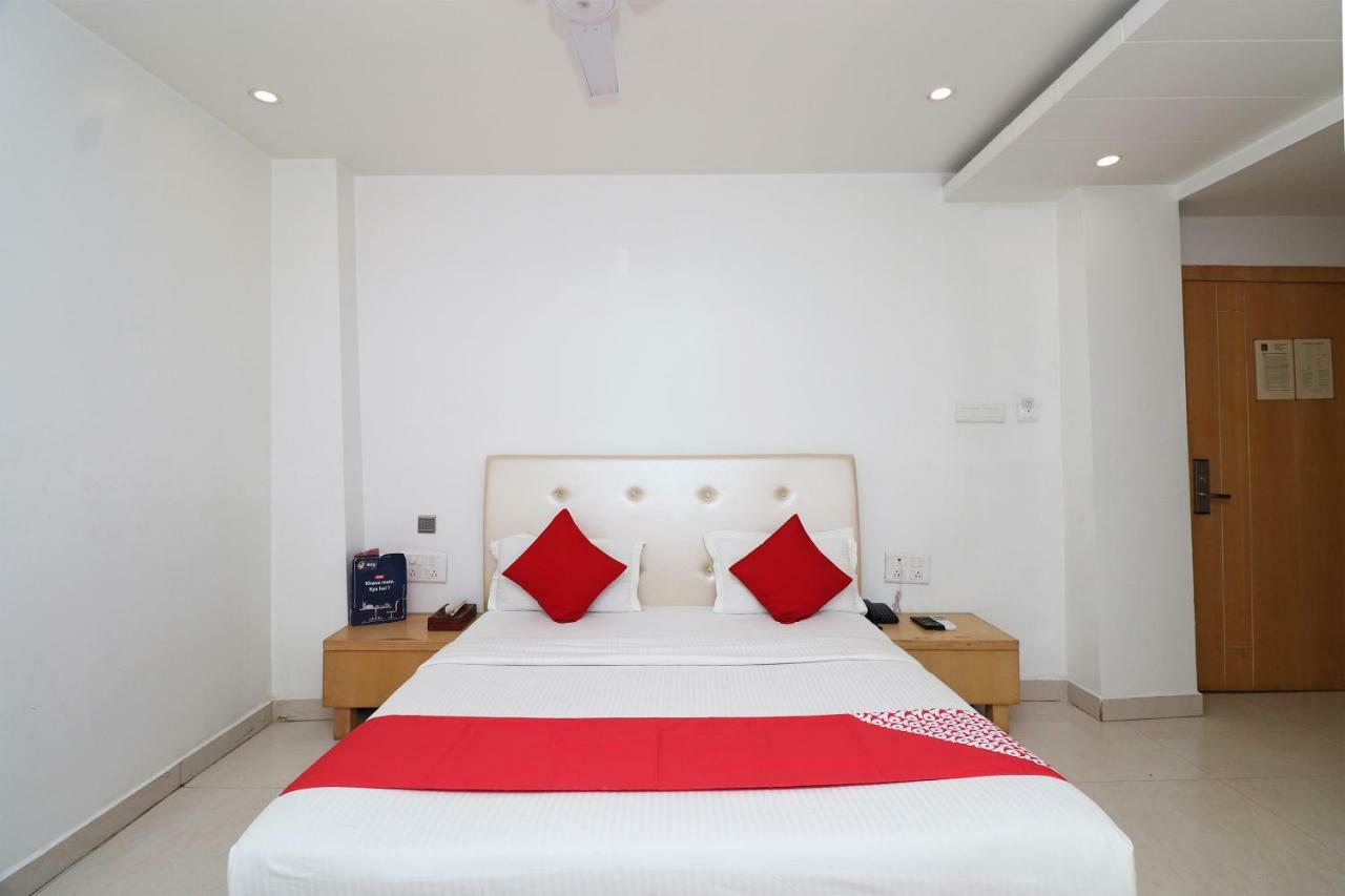 Oyo 5843 Hotel Yash Inn Mirzāpur エクステリア 写真