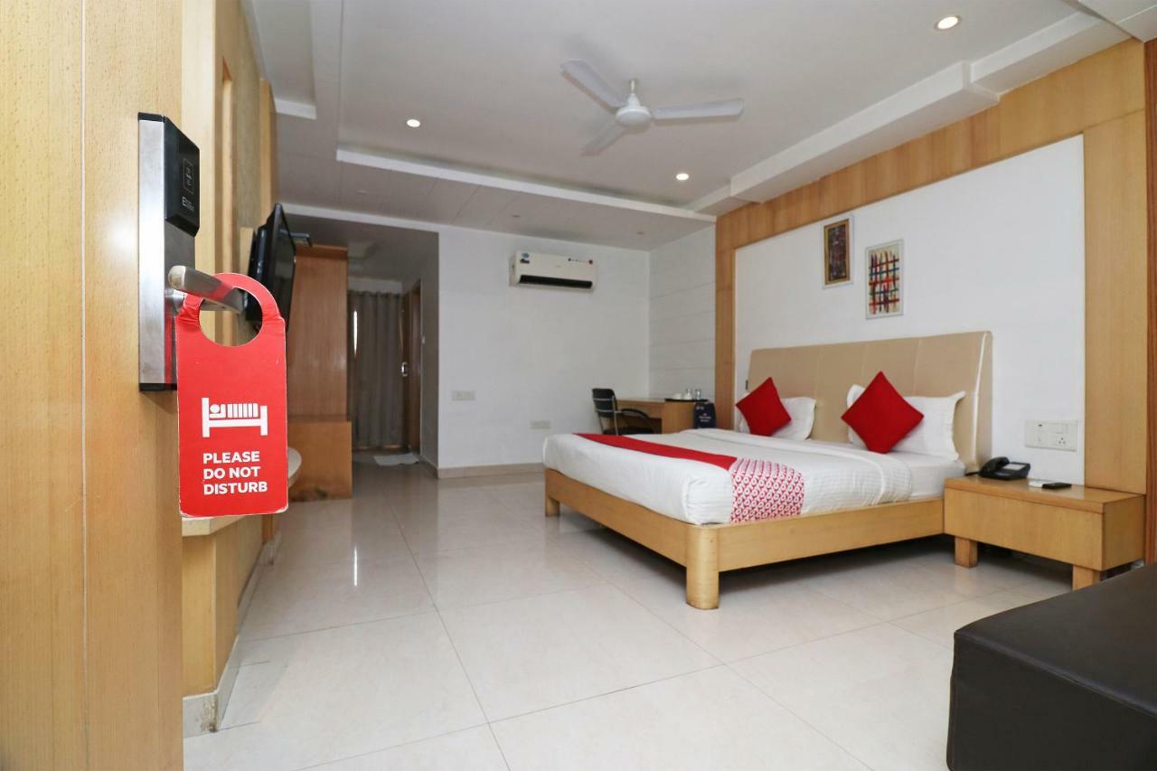 Oyo 5843 Hotel Yash Inn Mirzāpur エクステリア 写真