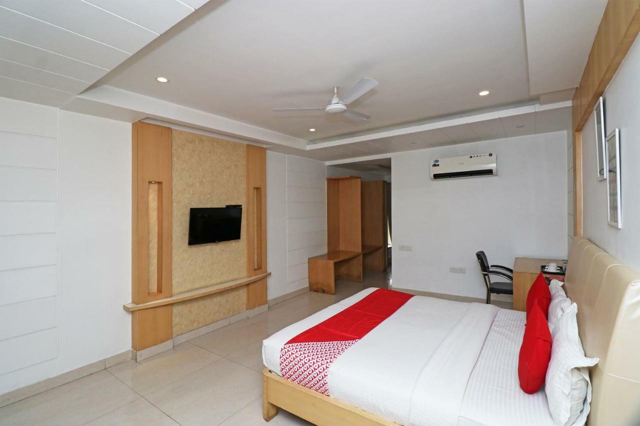 Oyo 5843 Hotel Yash Inn Mirzāpur エクステリア 写真