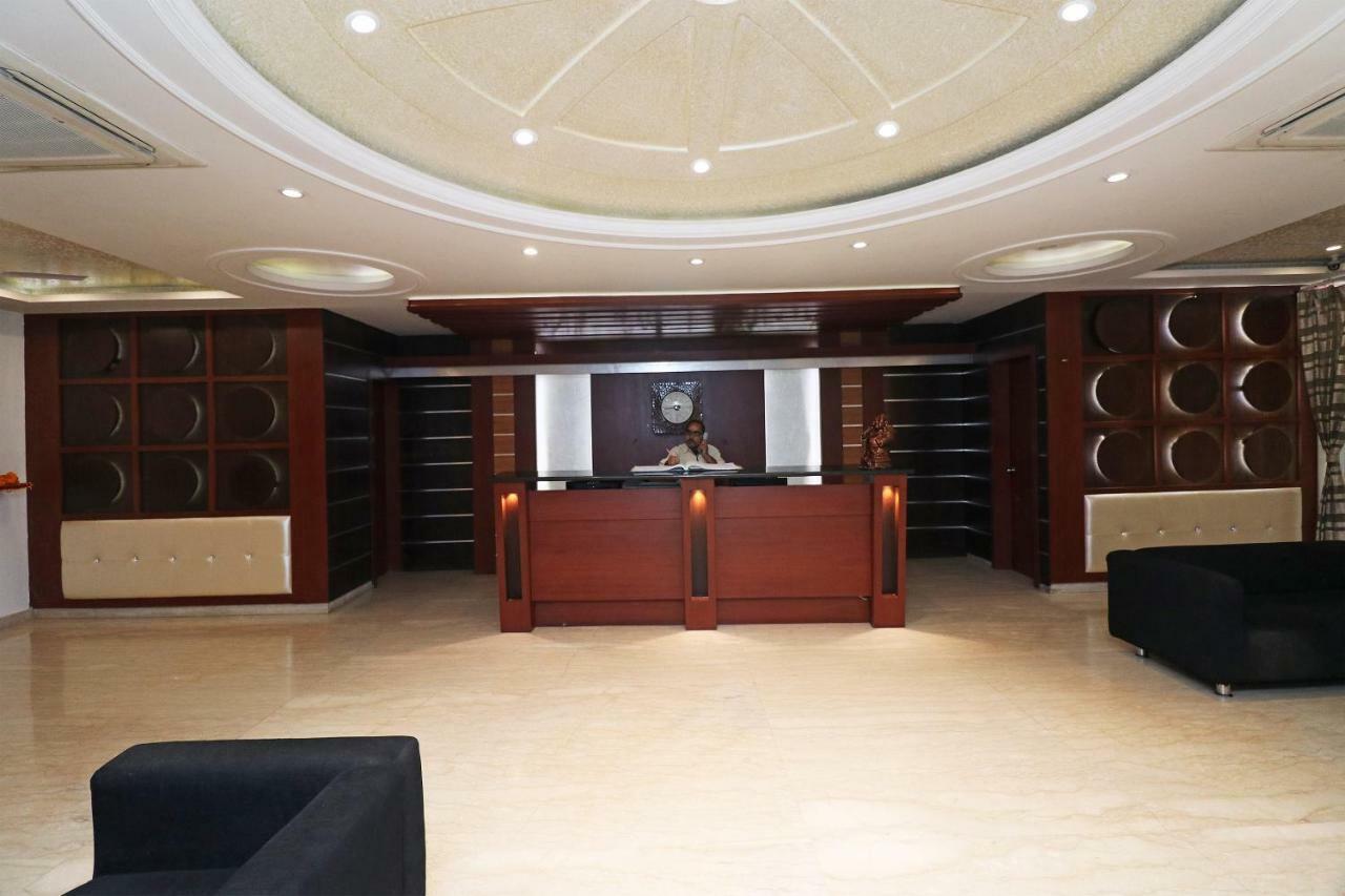 Oyo 5843 Hotel Yash Inn Mirzāpur エクステリア 写真