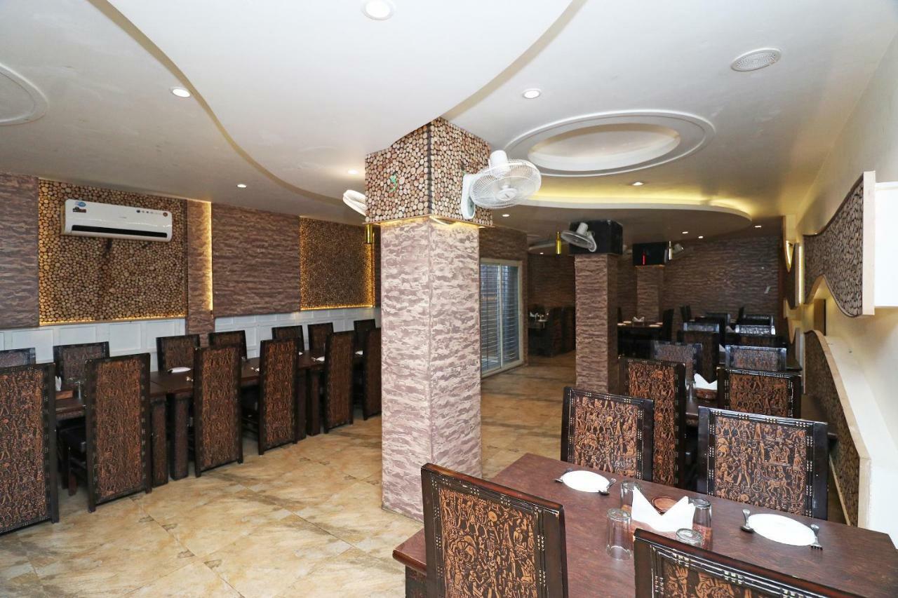 Oyo 5843 Hotel Yash Inn Mirzāpur エクステリア 写真